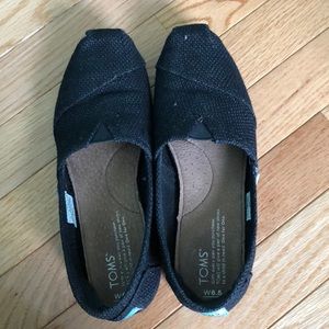 Cute black toms